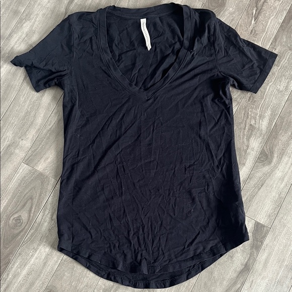 Babaton Tops - Babaton Aritzia The Group Basic V Neck Shirt